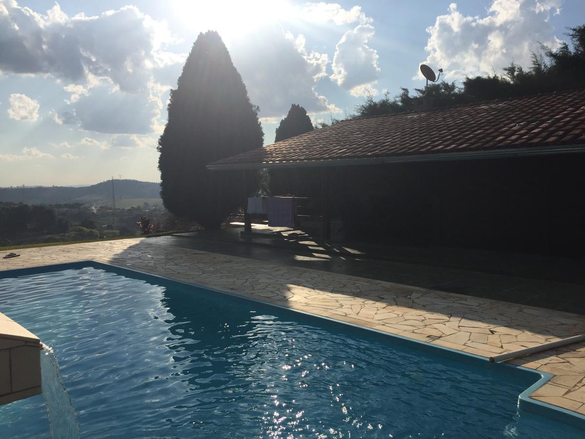 Вилла Linda Chacara Com Piscina Атибая Экстерьер фото